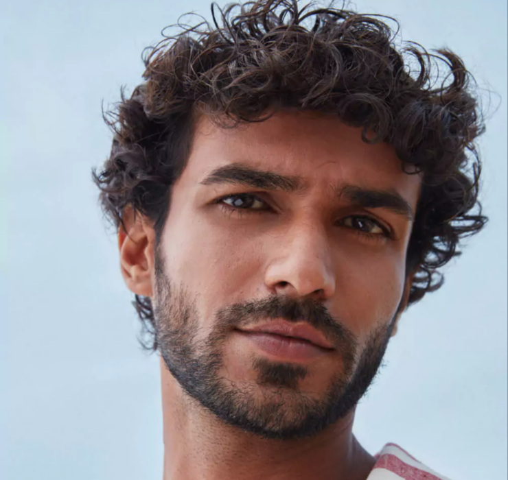 Screenshot 2026-02-18 at 13-04-06 66e3ca36edd8d90bd4ec6386_cover-1-now-5-must-try-monsoon-hairstyles-for-men-66e284c00bee8.webp (Image WEBP 1000 × 1000 pixels) – Redimensionnée (91%)