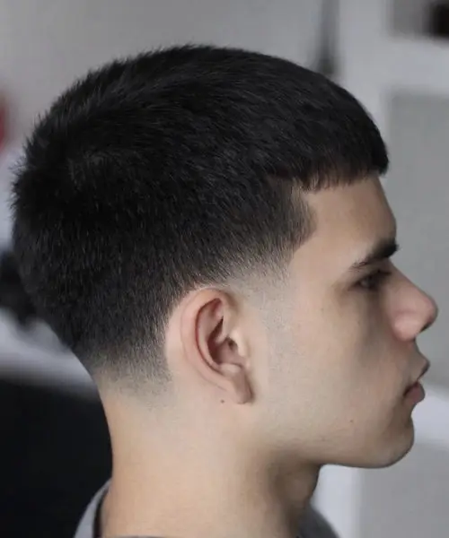https://cdn.shopify.com/s/files/1/0029/0868/4397/files/low-taper-fade-short-hair.webp?v=1767697988